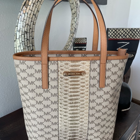 Micheal kors nwt logo/ snake bag $400. - Picture 1 of 11